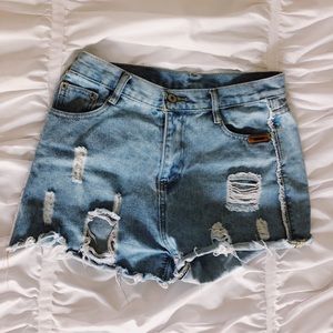 High-wasted light wash ripped jeans shorts